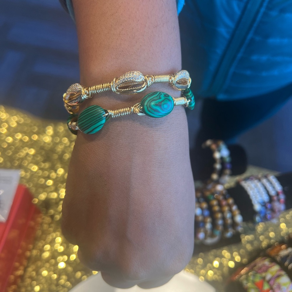 Gold Cowrie Shell Bangle - Picture 3 of 4